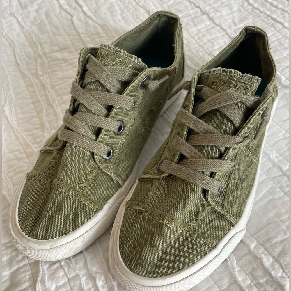 Women’s Blowfish Canvas Shoes - 7.5